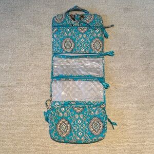 NWOT Vera Bradley Hanging Toiletry/Travel Organizer in Totally Turq